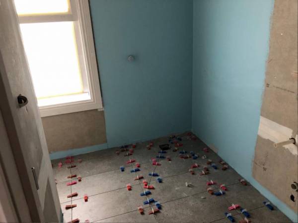   &raquo; Click to zoom ->