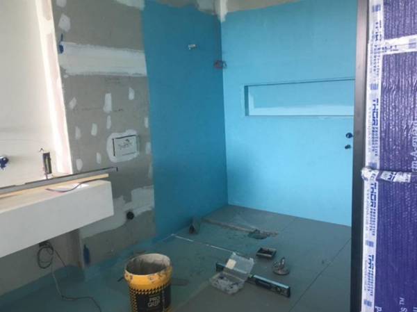   &raquo; Click to zoom ->