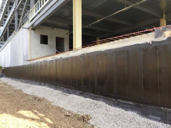   &raquo; Click to zoom ->