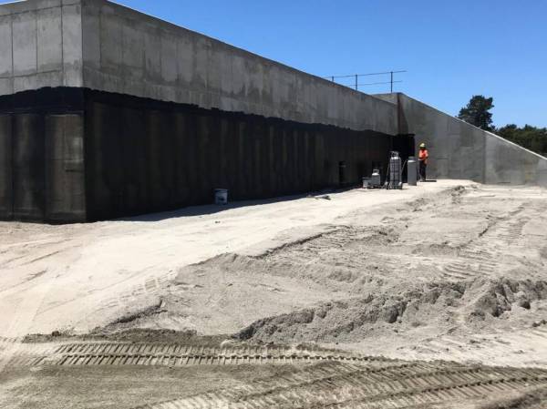   &raquo; Click to zoom ->